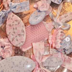 LOVESHACKFANCY Round Hair Brush in Rosa Beaux